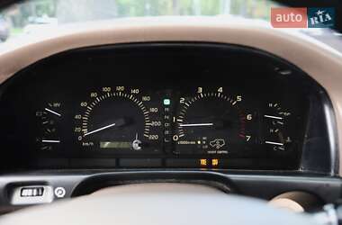 Внедорожник / Кроссовер Lexus LX 2000 в 