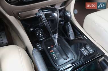 Внедорожник / Кроссовер Lexus LX 2000 в 