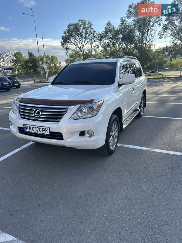 Внедорожник / Кроссовер Lexus LX 2011 в 