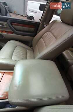 Внедорожник / Кроссовер Lexus LX 2006 в 