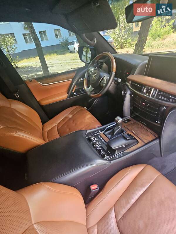 Позашляховик / Кросовер Lexus LX 2016 в Дніпрі