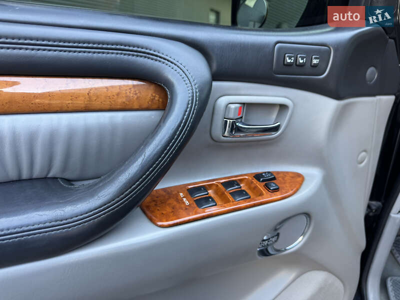Позашляховик / Кросовер Lexus LX 2004 в Києві