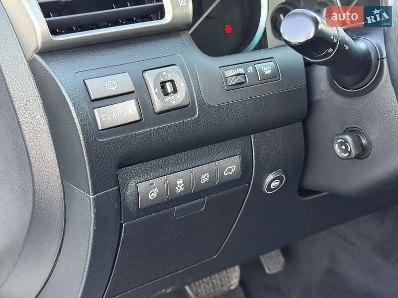 Внедорожник / Кроссовер Lexus LX 2012 в Черновцах