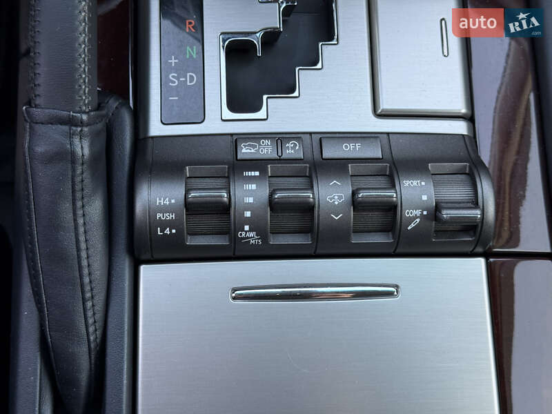 Внедорожник / Кроссовер Lexus LX 2012 в Черновцах