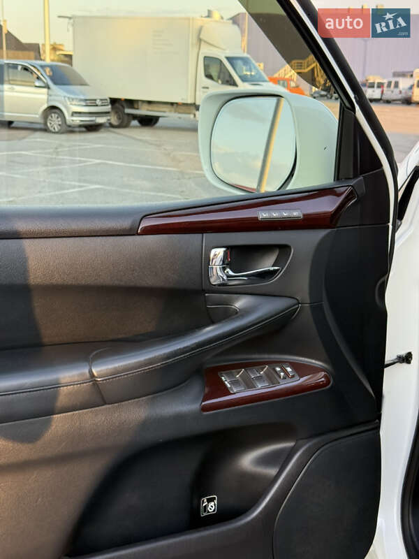 Внедорожник / Кроссовер Lexus LX 2012 в Черновцах