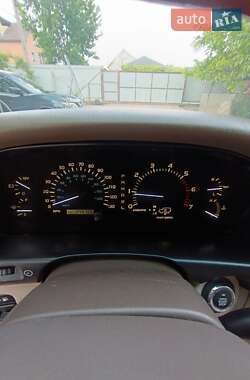 Внедорожник / Кроссовер Lexus LX 2002 в 