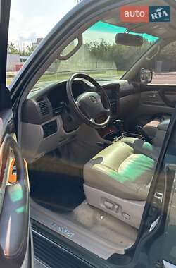 Внедорожник / Кроссовер Lexus LX 2004 в 
