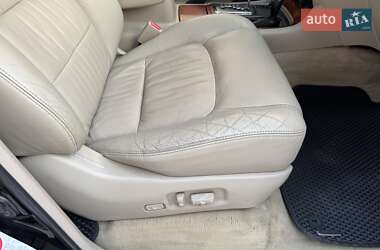Внедорожник / Кроссовер Lexus LX 2005 в 