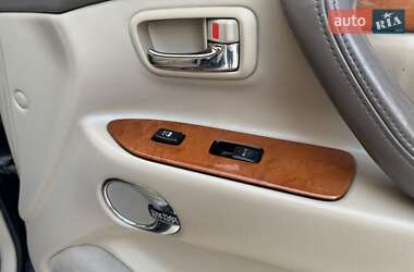 Внедорожник / Кроссовер Lexus LX 2005 в 