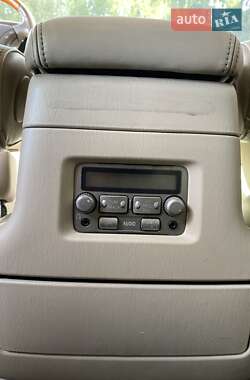 Внедорожник / Кроссовер Lexus LX 2004 в 