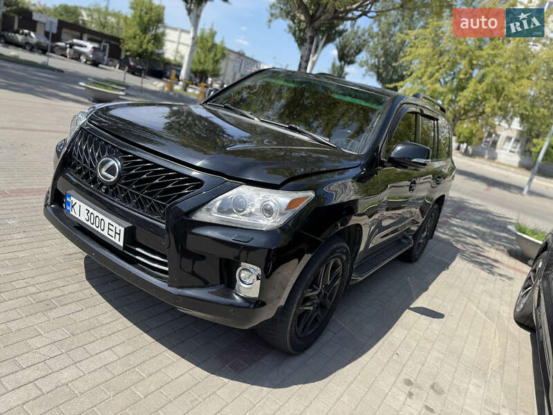 Внедорожник / Кроссовер Lexus LX 2008 в 