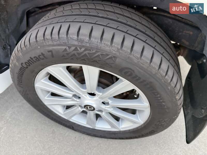 Внедорожник / Кроссовер Lexus LX 2010 в Киеве