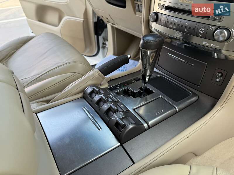 Внедорожник / Кроссовер Lexus LX 2010 в Киеве