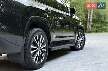 Внедорожник / Кроссовер Lexus LX 2022 в 