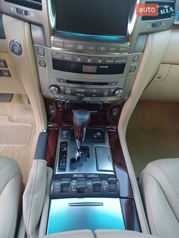 Внедорожник / Кроссовер Lexus LX 2011 в Старой Выжевке