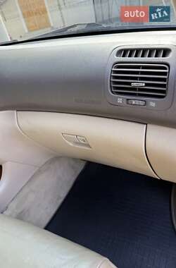 Внедорожник / Кроссовер Lexus LX 2004 в 