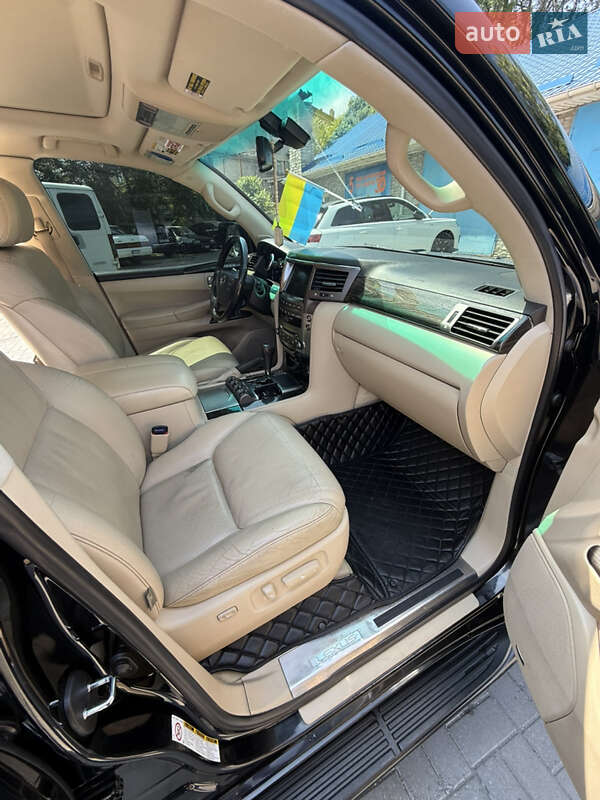 Позашляховик / Кросовер Lexus LX 2008 в Дніпрі