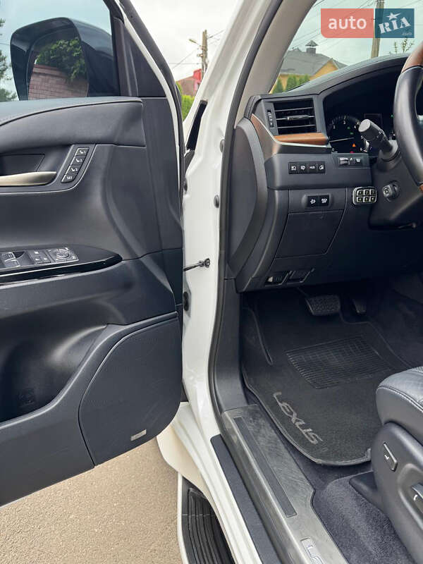 Позашляховик / Кросовер Lexus LX 2015 в Києві