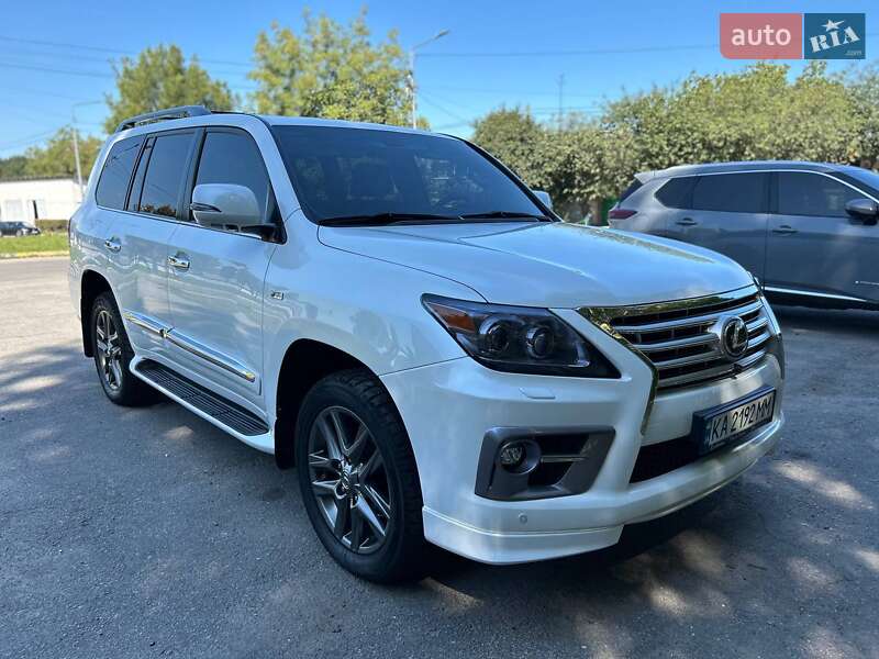 Позашляховик / Кросовер Lexus LX 2010 в 