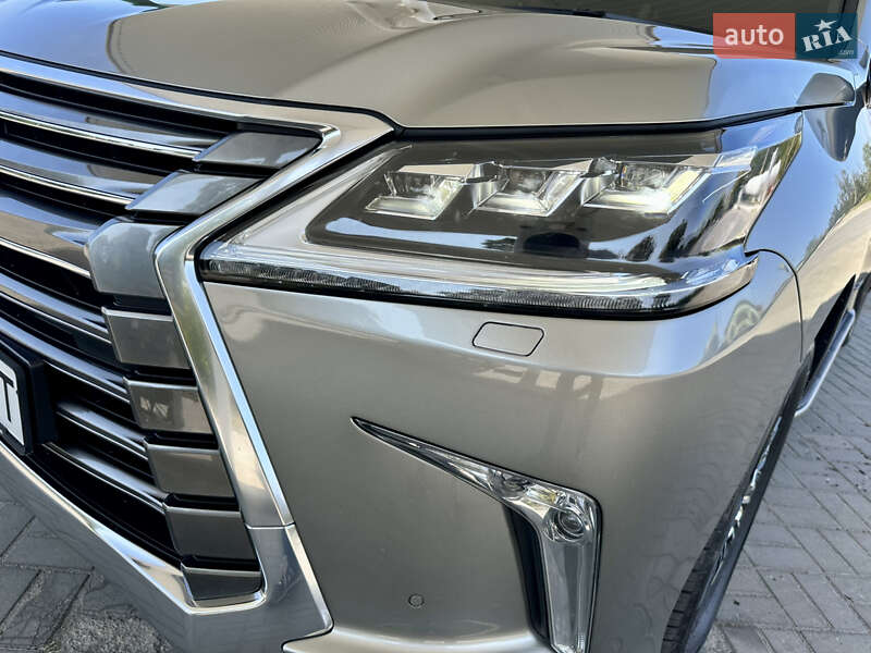 Позашляховик / Кросовер Lexus LX 2016 в Дніпрі