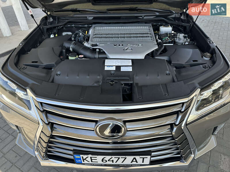 Позашляховик / Кросовер Lexus LX 2016 в Дніпрі
