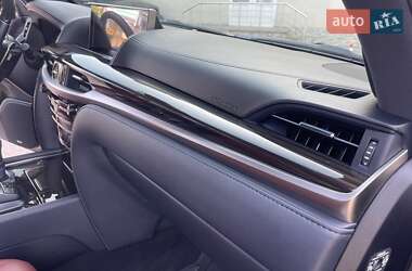 Внедорожник / Кроссовер Lexus LX 2021 в 