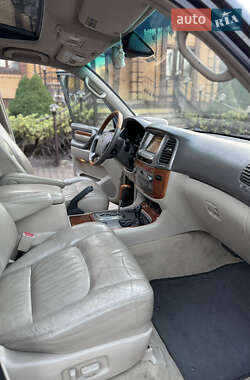 Внедорожник / Кроссовер Lexus LX 2004 в 