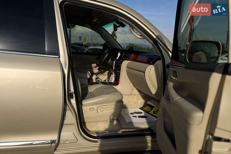 Позашляховик / Кросовер Lexus LX 2008 в Мукачевому