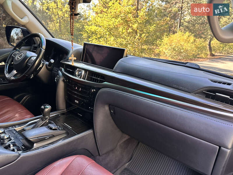 Внедорожник / Кроссовер Lexus LX 2016 в Днепре