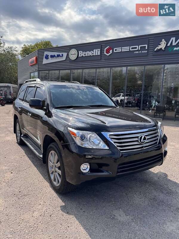 Внедорожник / Кроссовер Lexus LX 2008 в 