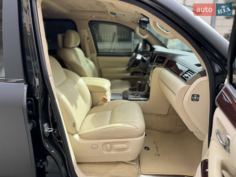 Позашляховик / Кросовер Lexus LX 2010 в Києві