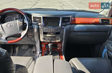 Внедорожник / Кроссовер Lexus LX 2008 в 