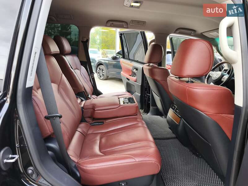 Позашляховик / Кросовер Lexus LX 2017 в Дніпрі