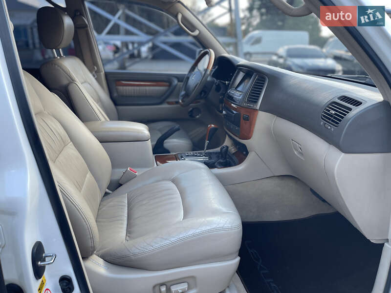Позашляховик / Кросовер Lexus LX 2006 в Чернівцях