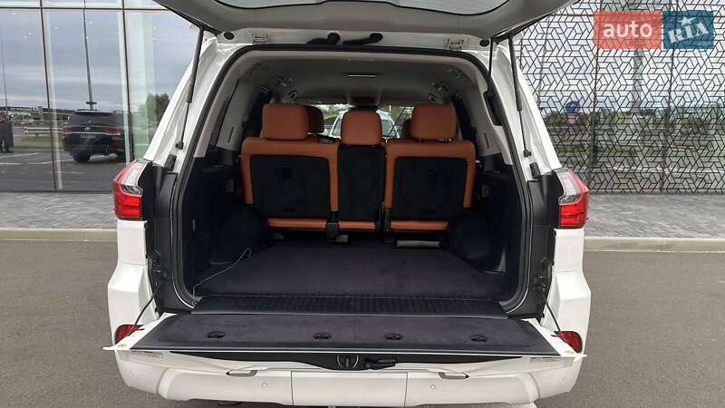 Позашляховик / Кросовер Lexus LX 2017 в Києві