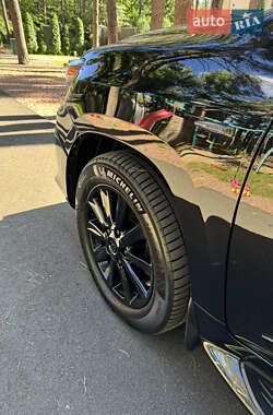 Позашляховик / Кросовер Lexus LX 2011 в 