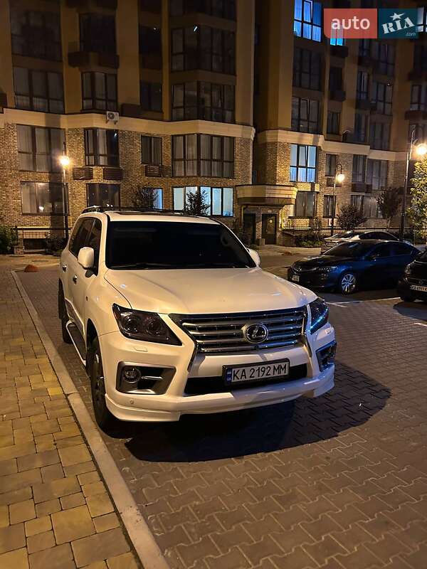 Позашляховик / Кросовер Lexus LX 2010 в 