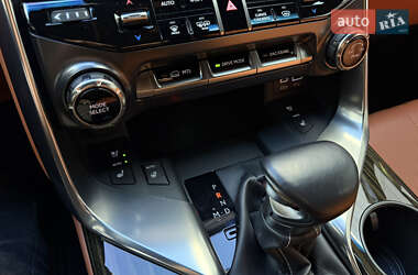 Позашляховик / Кросовер Lexus LX 2022 в 