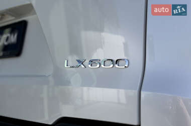 Внедорожник / Кроссовер Lexus LX 2023 в 