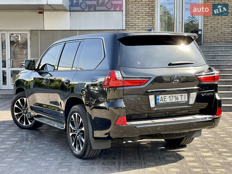 Позашляховик / Кросовер Lexus LX 2017 в Кам'янському