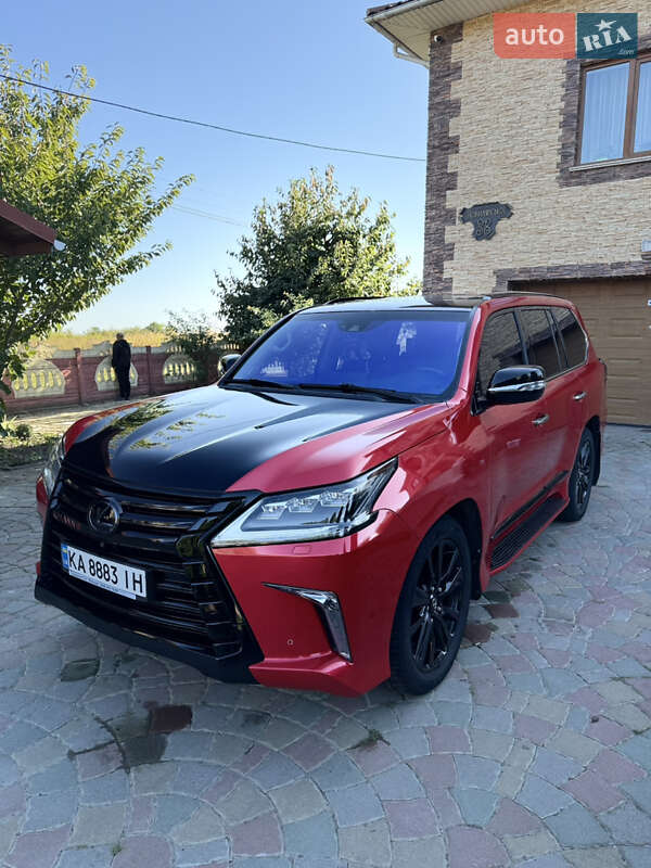Позашляховик / Кросовер Lexus LX 2017 в Чернівцях