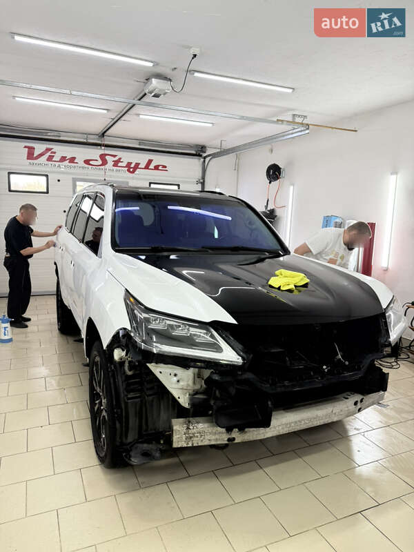 Позашляховик / Кросовер Lexus LX 2017 в Чернівцях