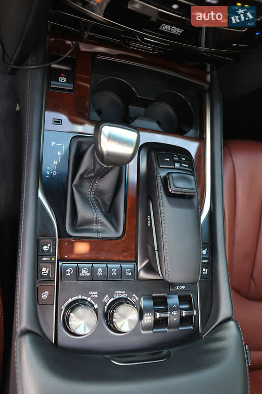 Позашляховик / Кросовер Lexus LX 2016 в Марганці