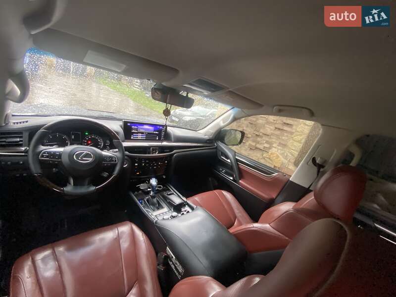 Позашляховик / Кросовер Lexus LX 2016 в Івано-Франківську
