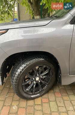 Позашляховик / Кросовер Lexus LX 2016 в 
