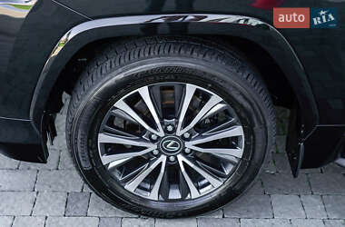 Позашляховик / Кросовер Lexus LX 2024 в 