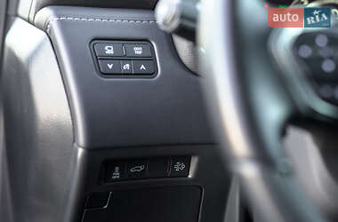 Позашляховик / Кросовер Lexus LX 2024 в 