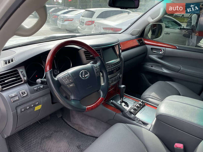 Позашляховик / Кросовер Lexus LX 2008 в Чернівцях