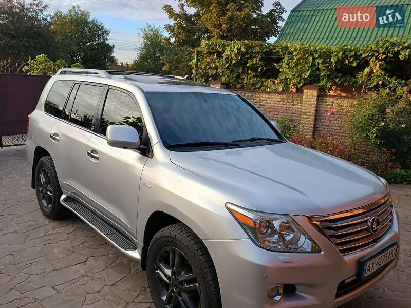 Позашляховик / Кросовер Lexus LX 2008 в 