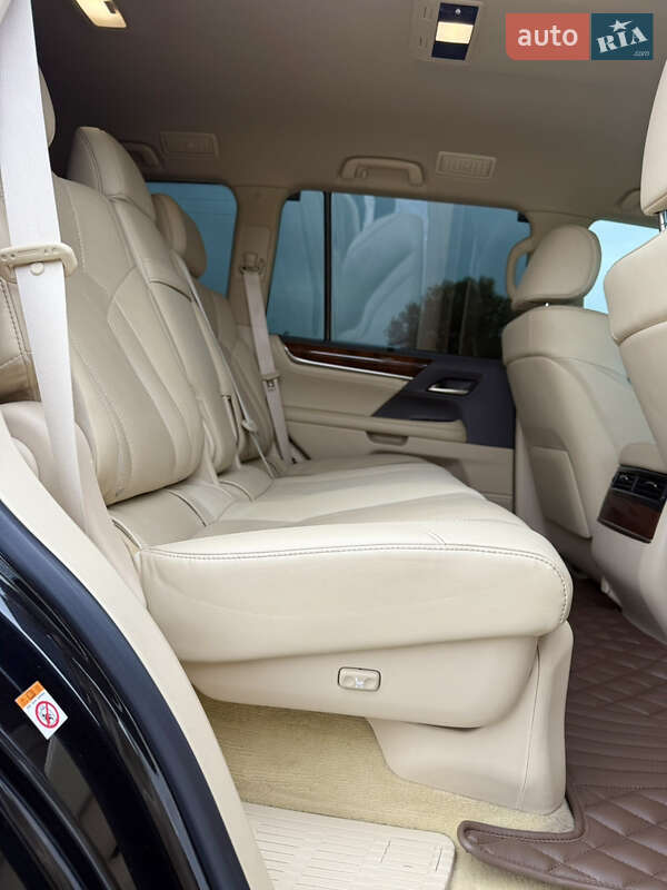 Позашляховик / Кросовер Lexus LX 2016 в Києві